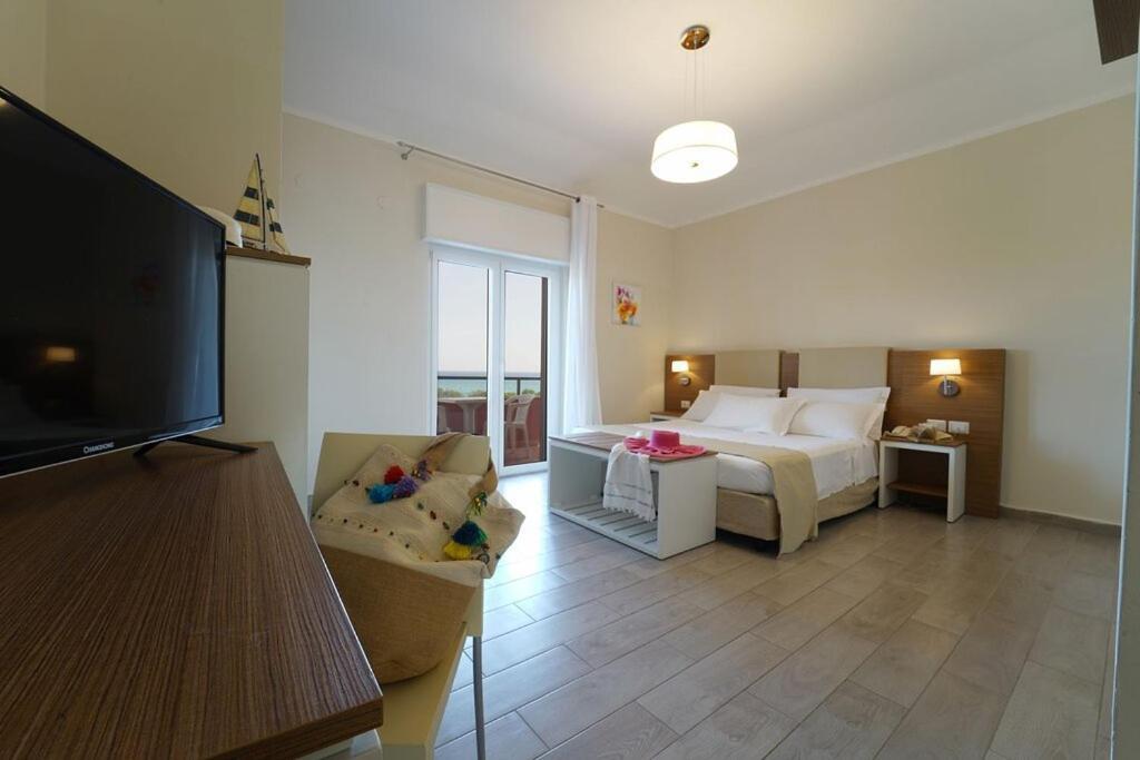 Hotel Villaggio Casarossa Кротоне Экстерьер фото
