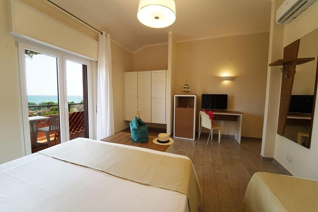 Hotel Villaggio Casarossa Кротоне Экстерьер фото