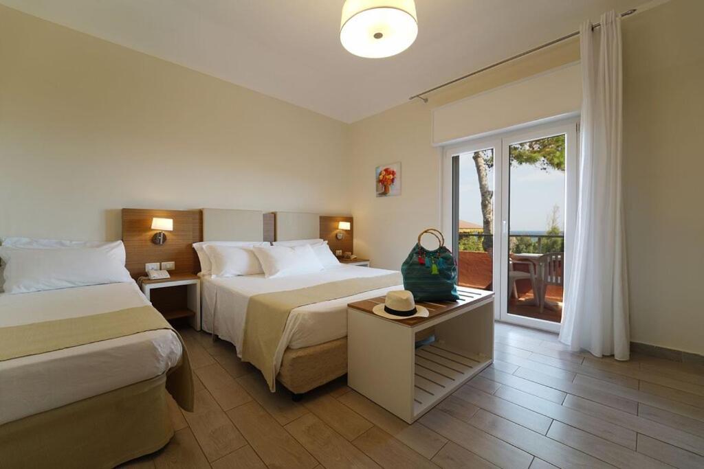 Hotel Villaggio Casarossa Кротоне Экстерьер фото